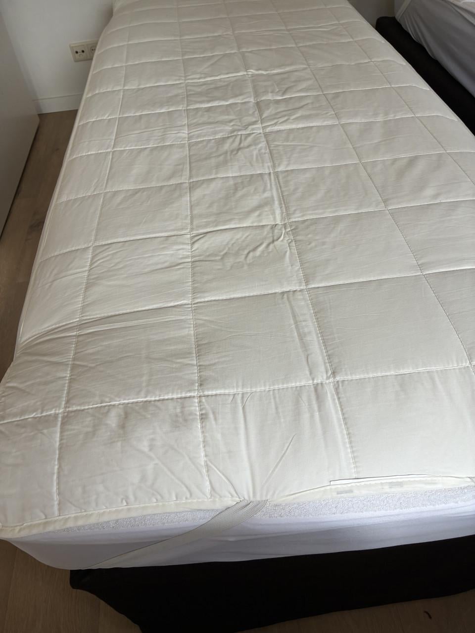 Onderschuifbed, 80 x 200 . 2 bedden in een! Lattenbodems. (Ook als bank!)
