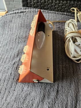 Heel mooi metalen vintage bedlampje oranje van het merk Herda...