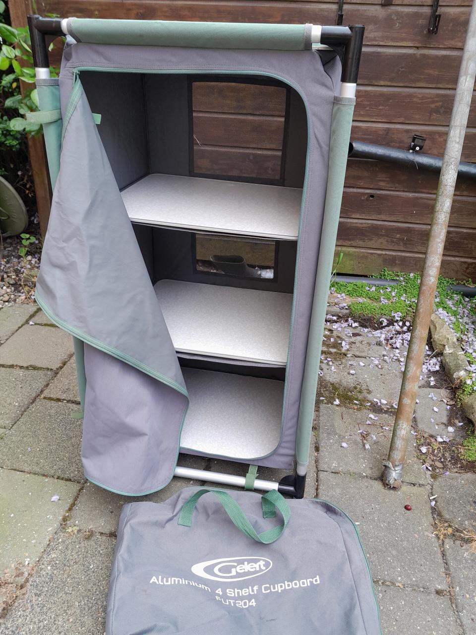 Campingkast van het merk Gelert