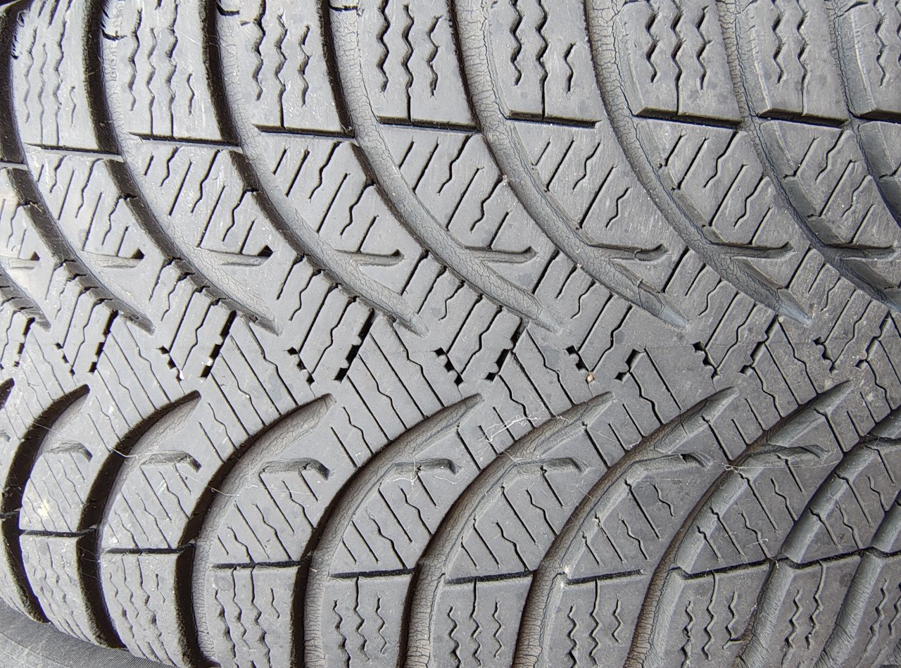 A246 set Mercedes velgen met winterbanden Michelin Alpine 205/55 R16