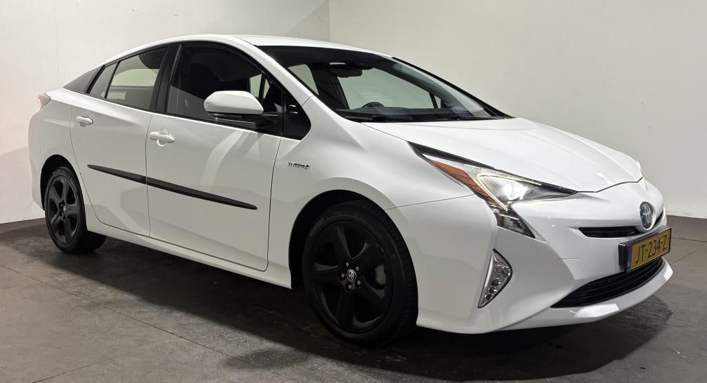 Toyota Prius 1.8 first edition | camera | bsm | pdc |