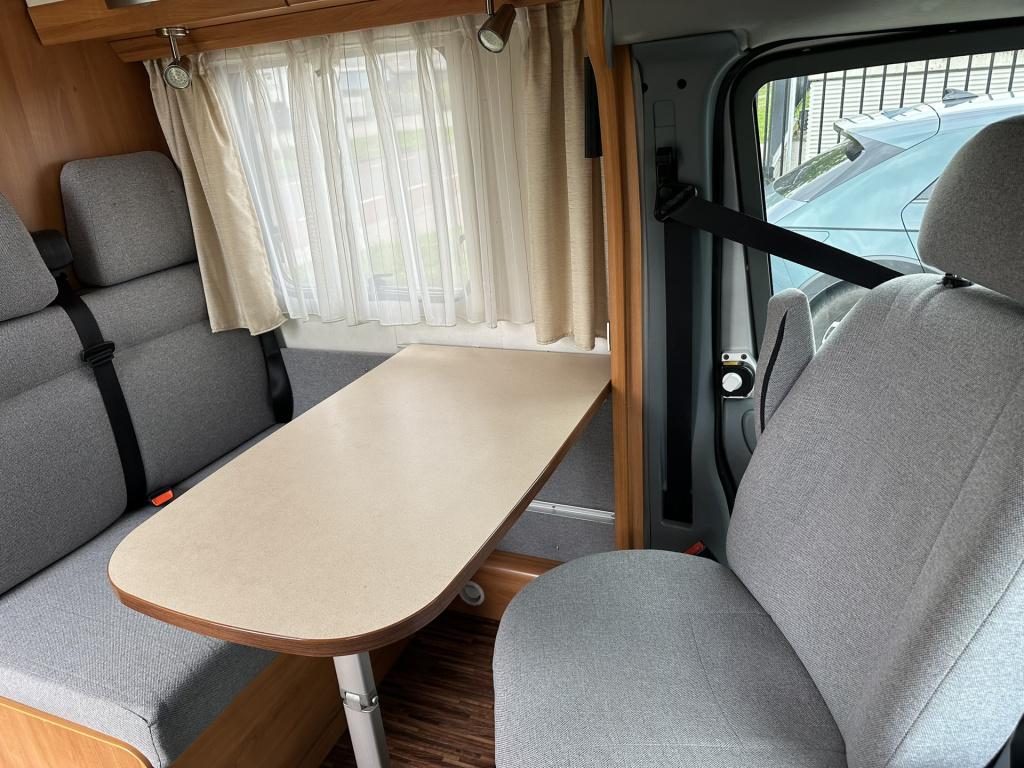 Hymer Onbekend hv 562 compacte hymer van | half-integraal met lengtebedden 