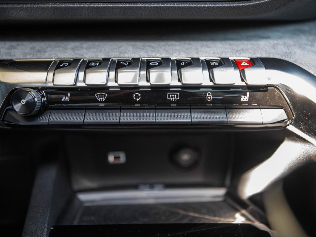 Peugeot 5008 puretech 130pk gt | panoramadak | trekhaak | stoelverwarming |