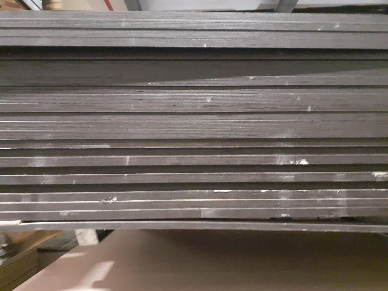 Betonplex  18 mm antislip 250 x 22 cm voor 10 euro