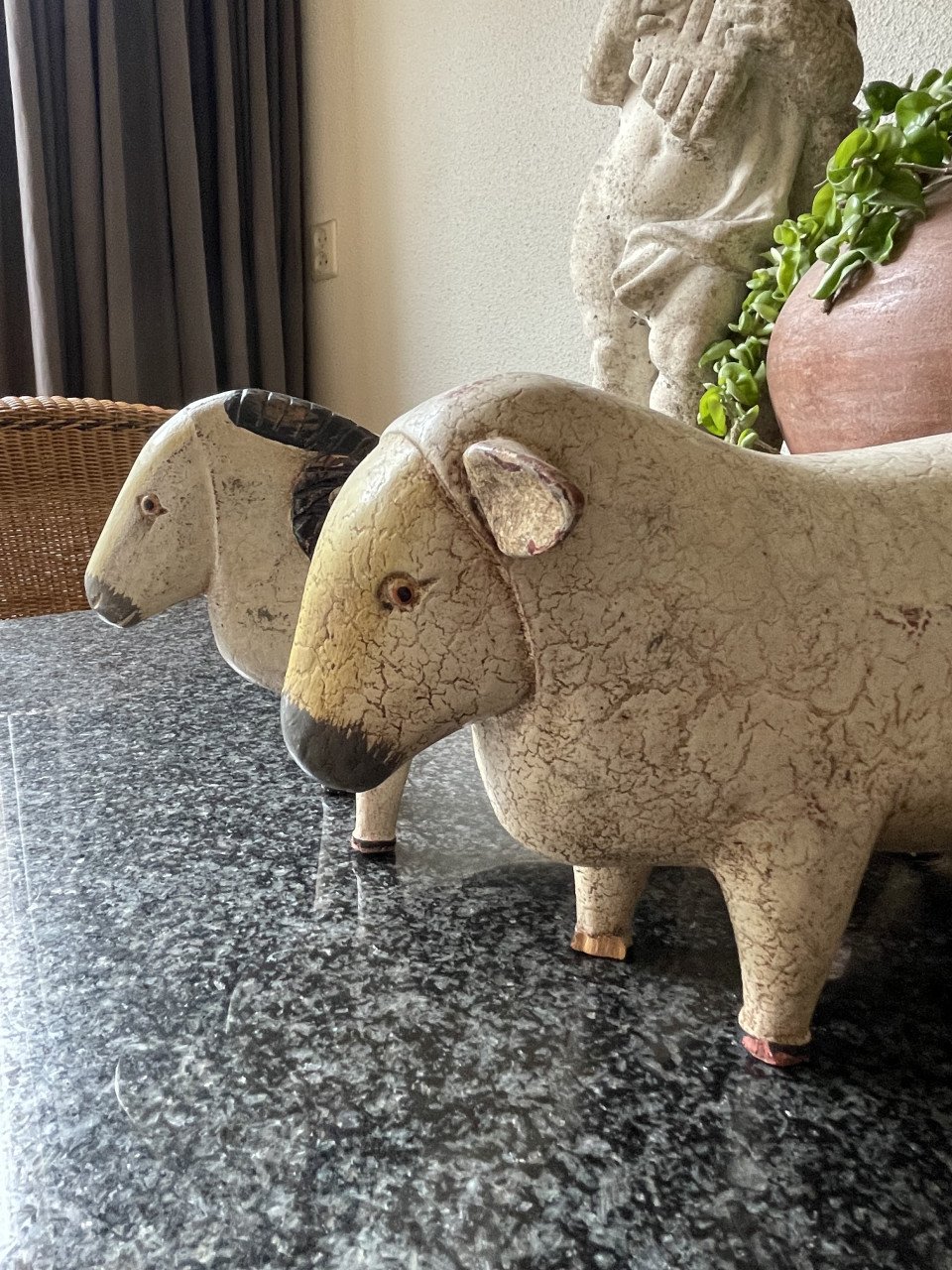 Oude kerststal schapen
