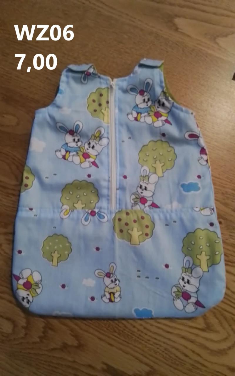 Poppenkleertjes baby born. Slaapzak. Opbrengst KiKa.
