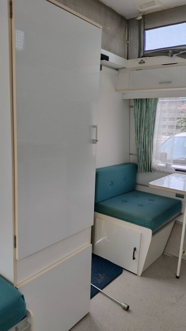 Kip 37 KK met als nieuwe voortent