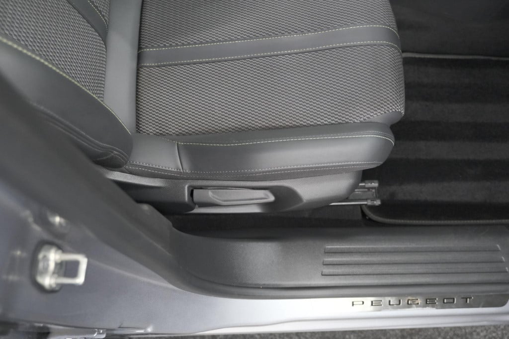 Peugeot 2008 puretech 130 eat8 gt | 360 camera | adaptieve cruise control |