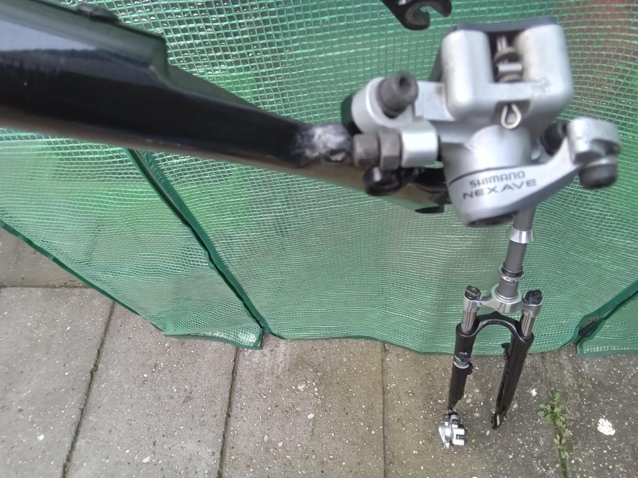 2 STUKS  A-HEAD geveerde voorvork met remtang