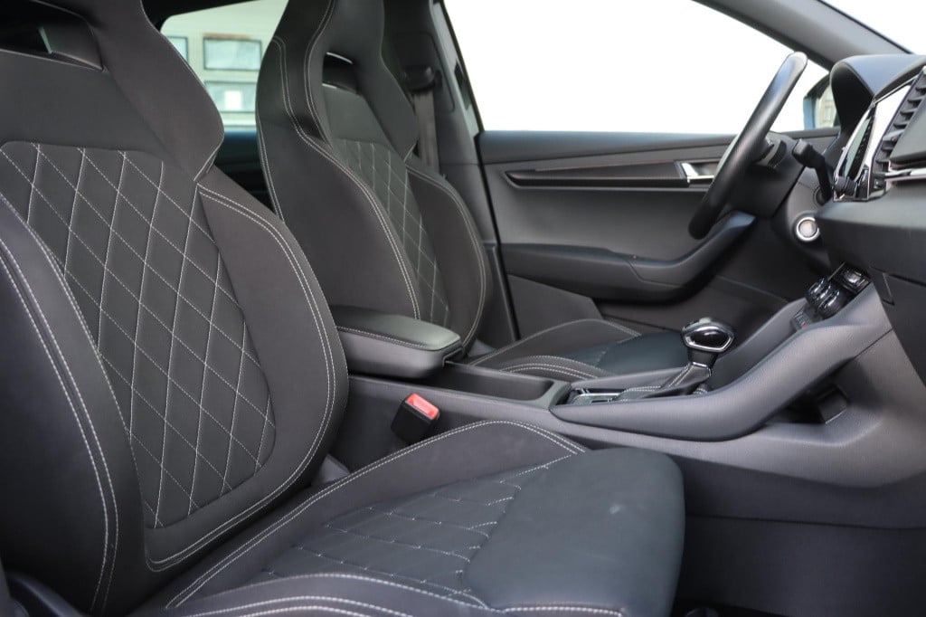Skoda Karoq 1.5 tsi sportline business dsg7 150pk