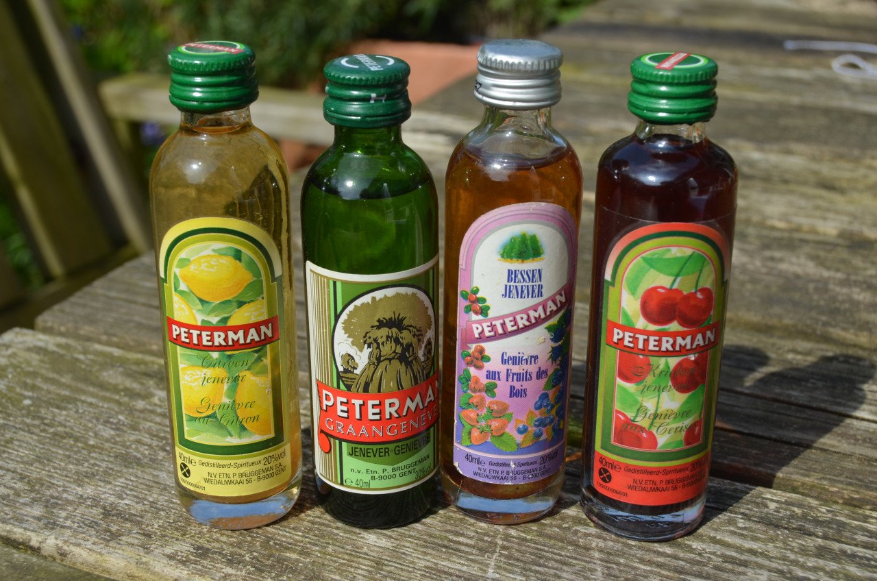 Diverse miniatuur flesjes meest Belgische jenever (4)