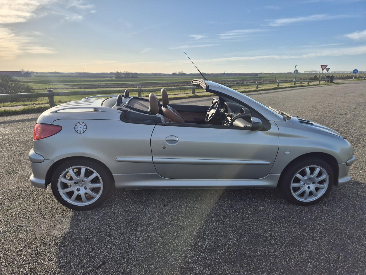 Peugeot 206 CC 1.6-16V Cabrio