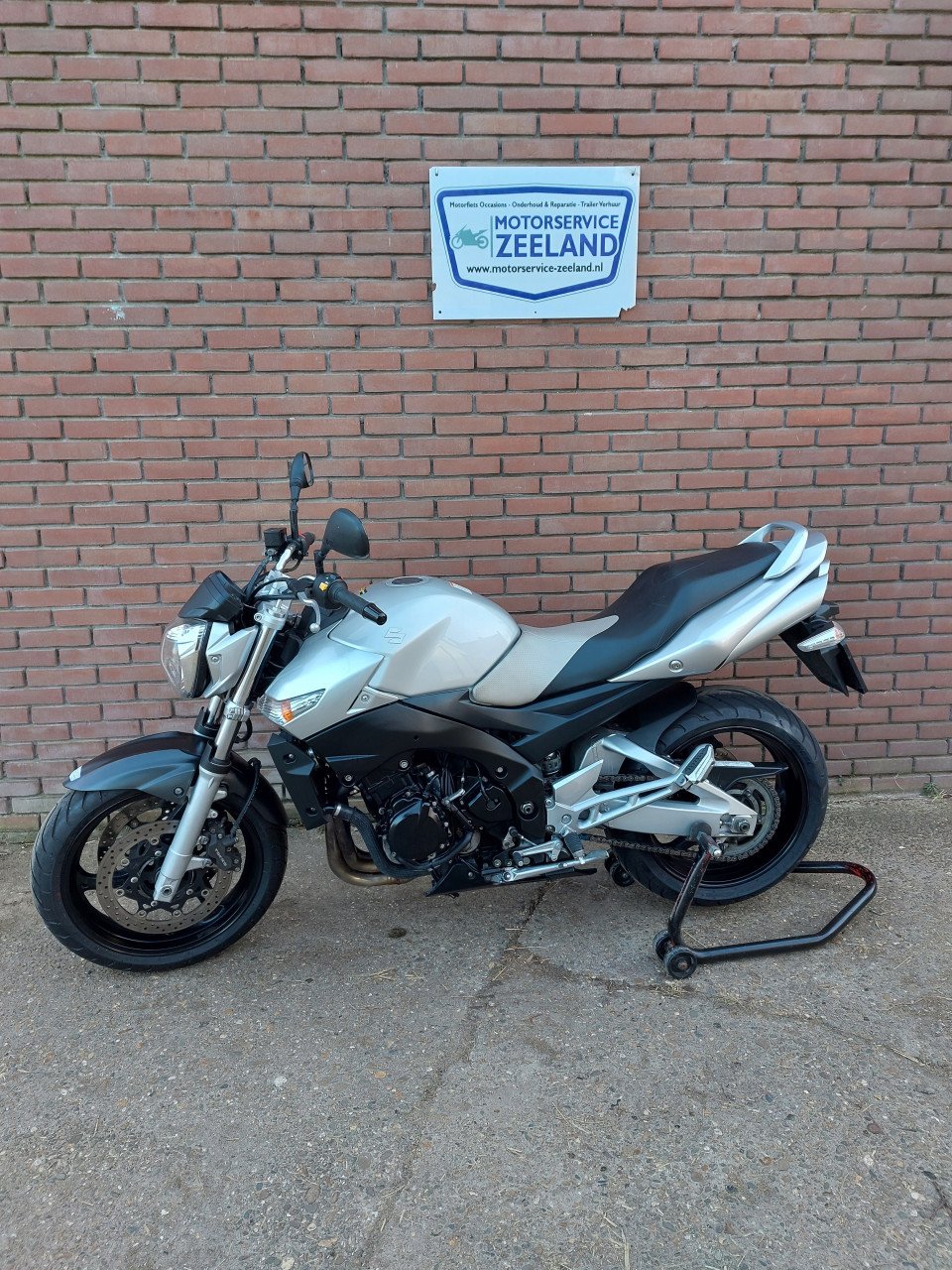 Suzuki GSR 600 (Zeer netjes!)