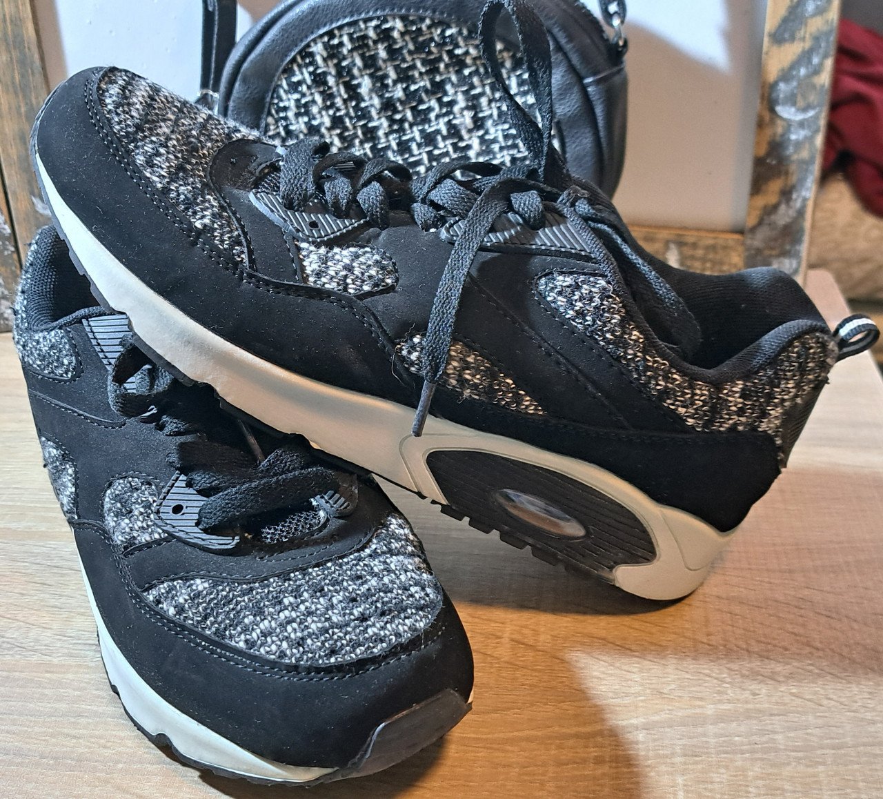 Diverse nog mooie (z.g.a.n. en nieuwe) schoenen, gypmen, laarzen enz.