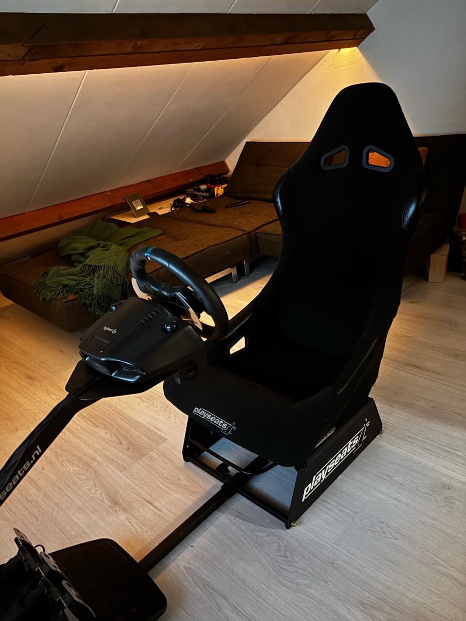 Playseat met logitech g29 racestuur