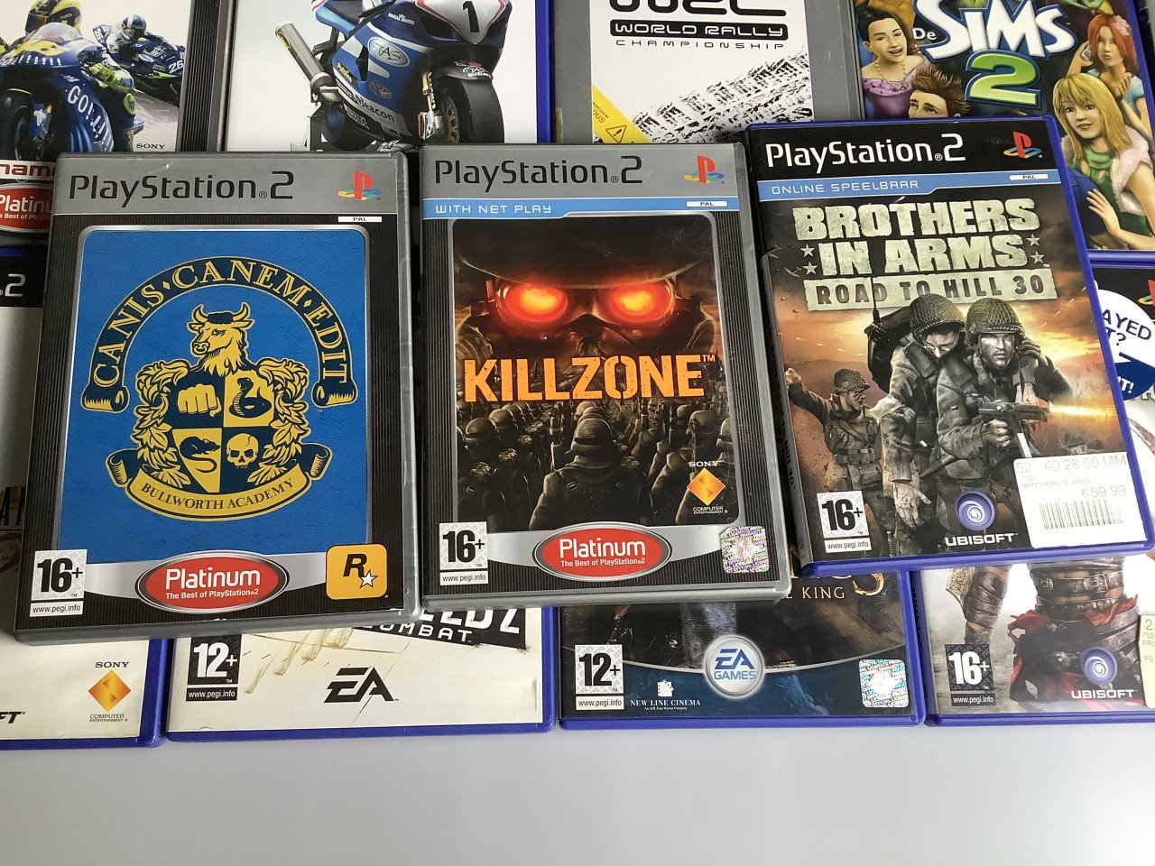 Stapeltje PS2 spellen die ik dubbel heb. Zie je iets wat je wilt overnemen,