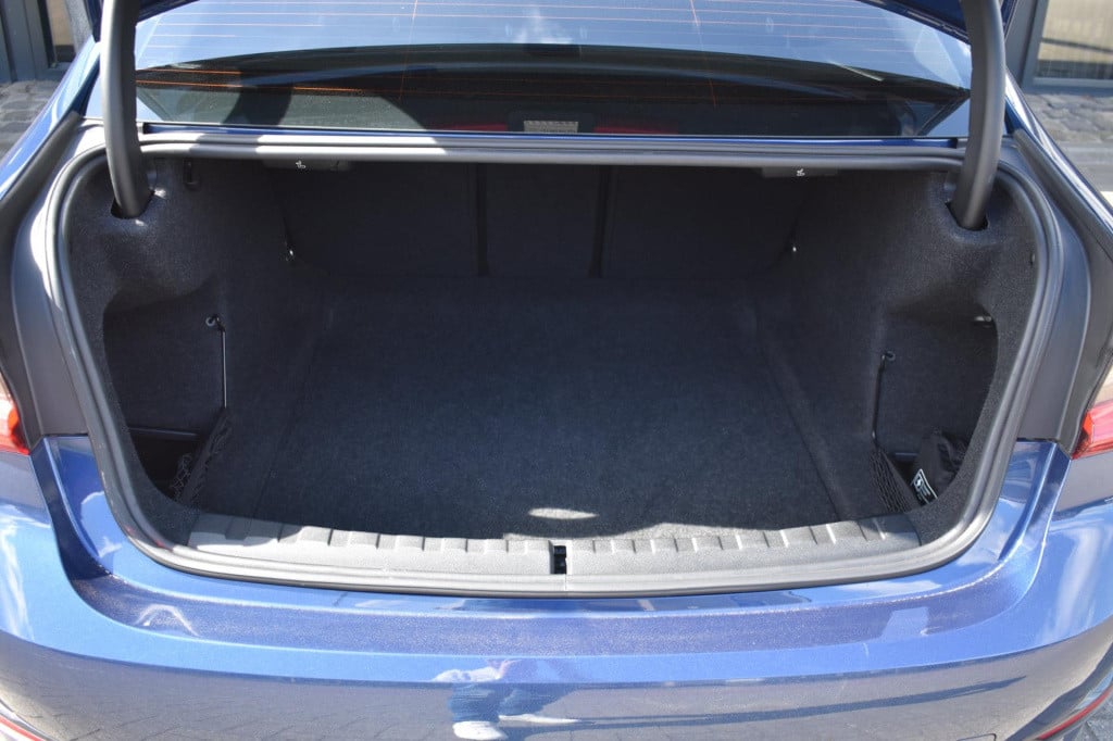 BMW 3-serie 320i high executive | harman kardon | schuif kanteldak | leder 