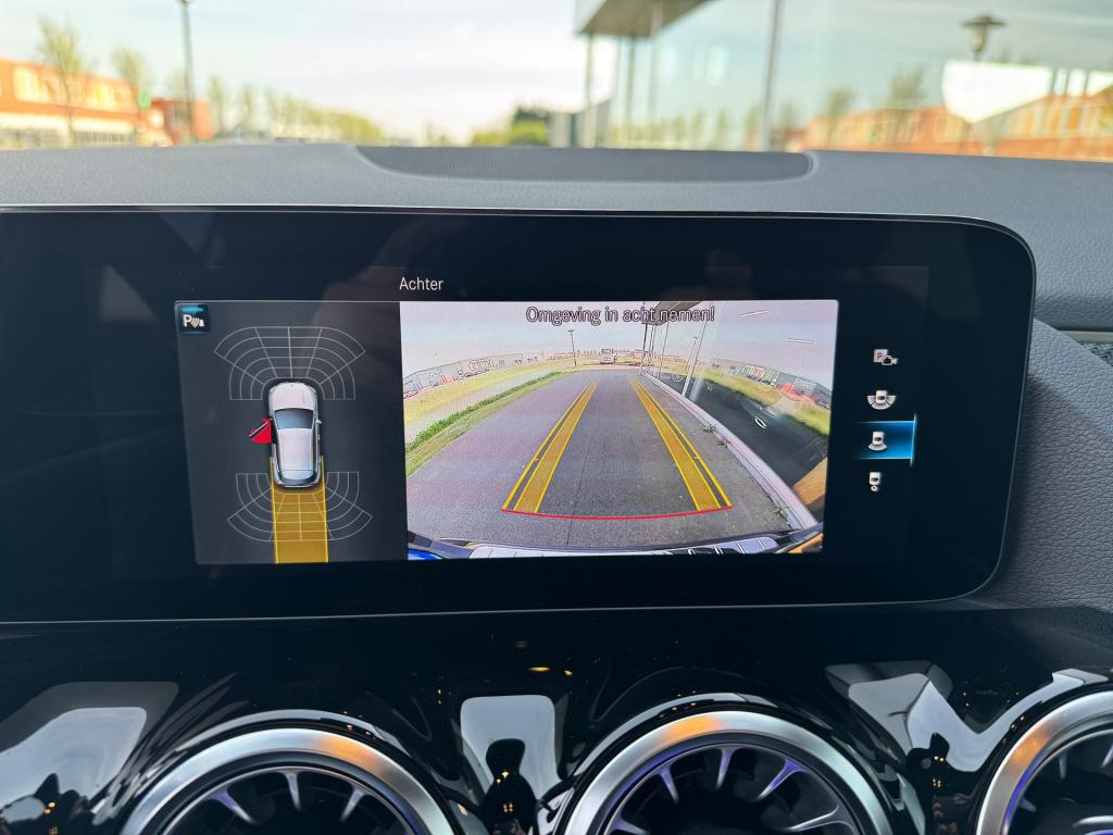 Mercedes-Benz Gla-klasse 200 amg line automaat , wegklapbare trekhaak , ach