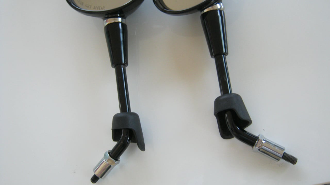 TE KOOP VESPA SPIEGELS HOOGGLANS ZWART VOOR 10 EURO