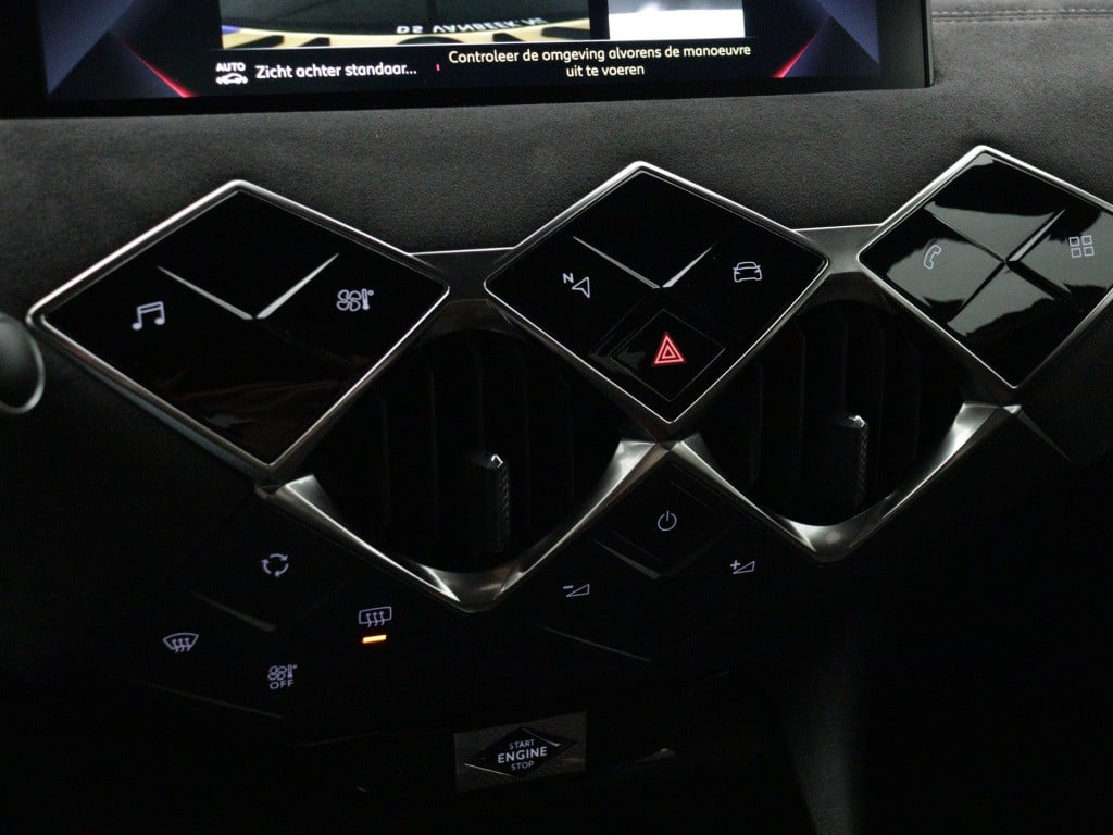 Ds Ds 3 crossback 130 pk automaat performance line | rijklaar | trekhaak |