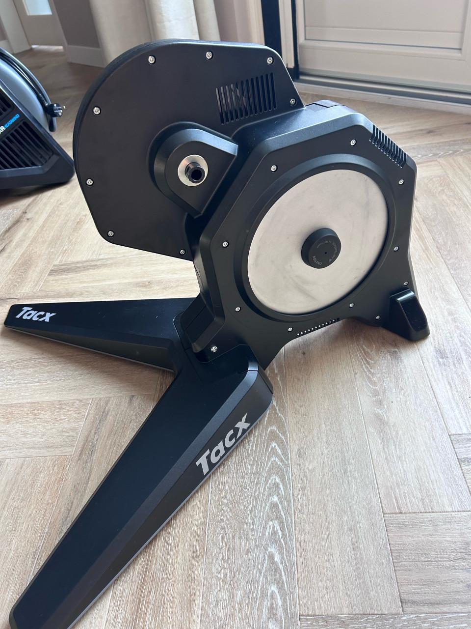 Complete indoor fietstraining set – Tacx Flux S + Wahoo KICKR HEADWIND