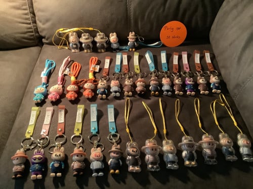 Partij leuke labubu sleutelhangers. ( partij 198)