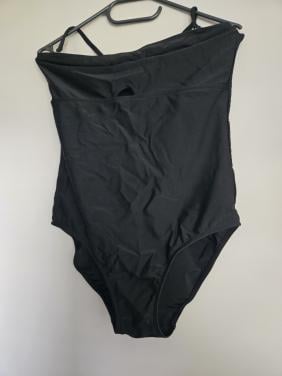 Zwart badpak Maat m met los bandje, ook strapless te dragen.