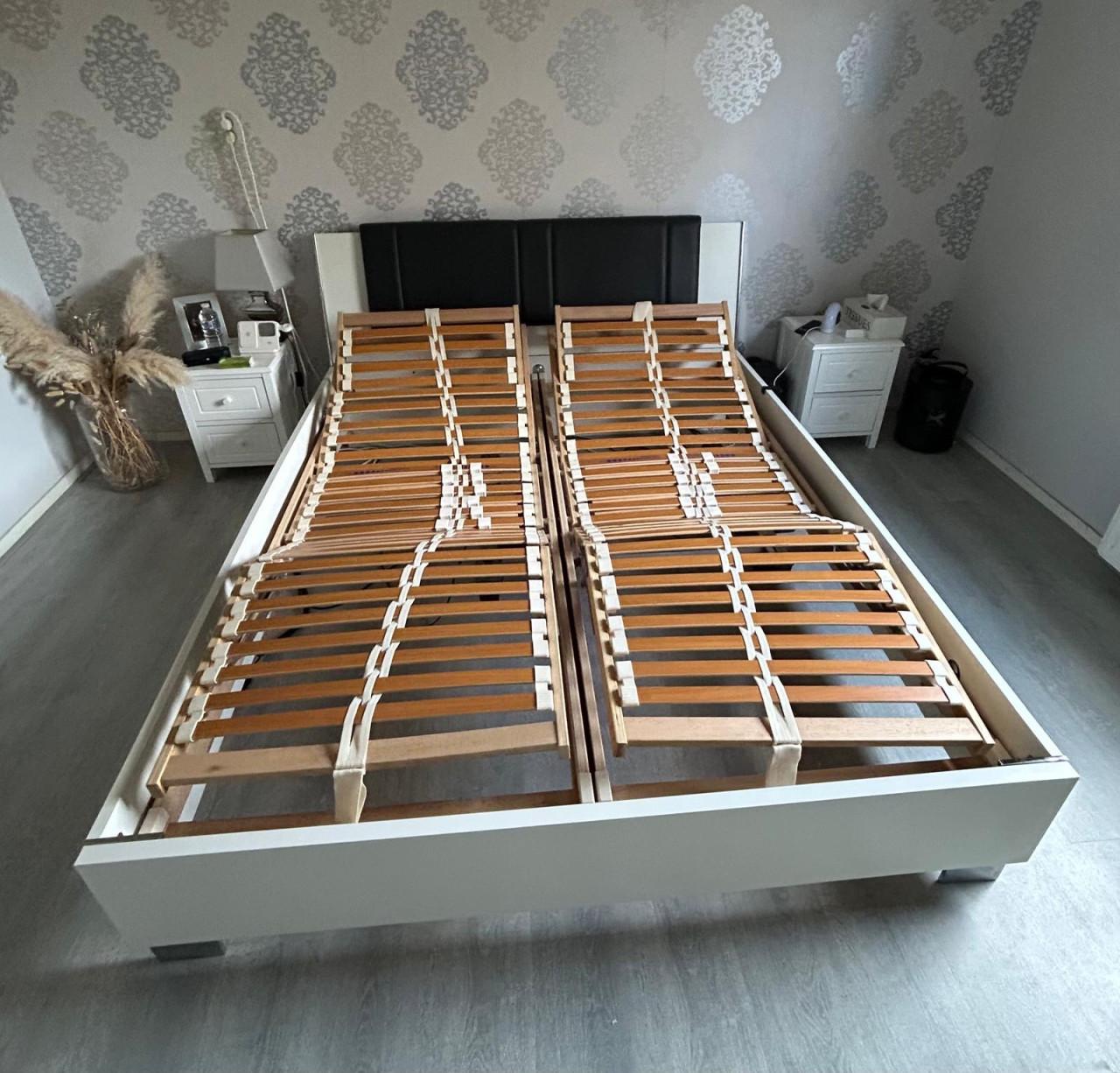 Tweepersoonsbed met elektrische lattenbodem, direct op te halen