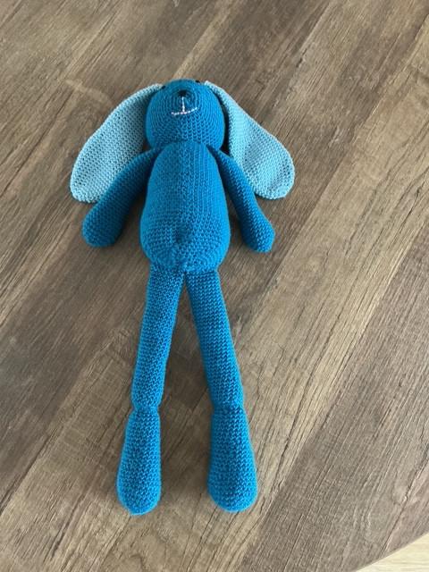 Nieuw: GEHAAKTE Knuffel konijnen - 1x roze + 1x blauw