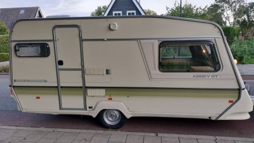 Abbey caravan met ENKELE bedden plus voortent en luifel
