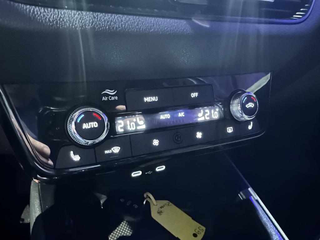 Skoda Fabia 1.0 tsi business edition *camera*pdc*winterpack*app*navi*