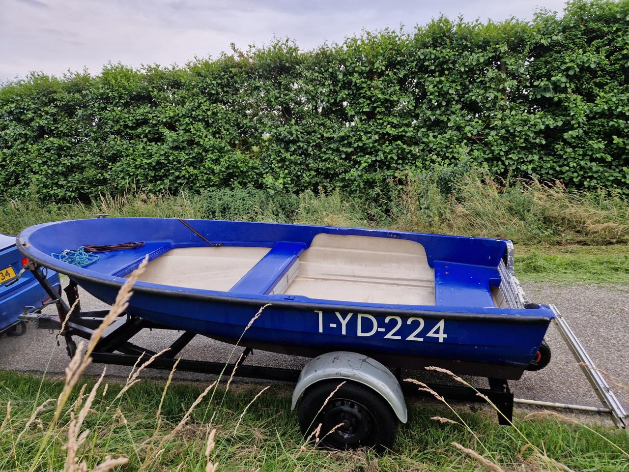Elan 401 visboot inclusief trailer € 575,-