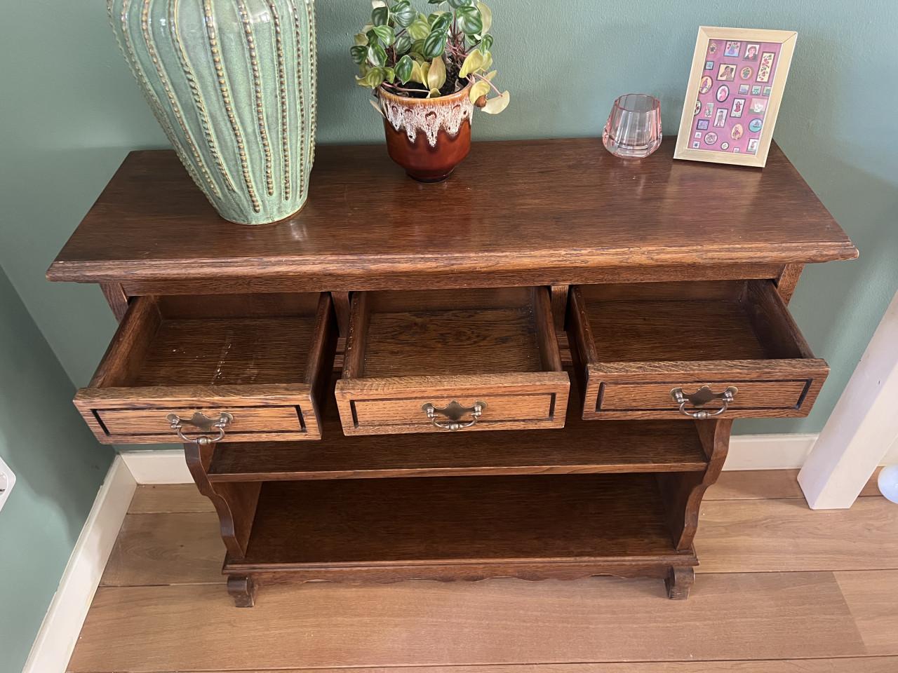 Vintage klein dressoir- massief eiken (zwaar)