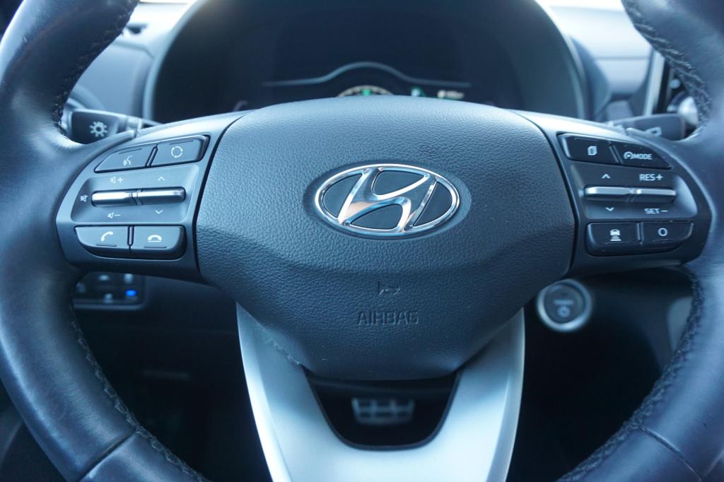 Hyundai Kona ev premium 64 kwh automaat - airco / navi / cruise / leder / s