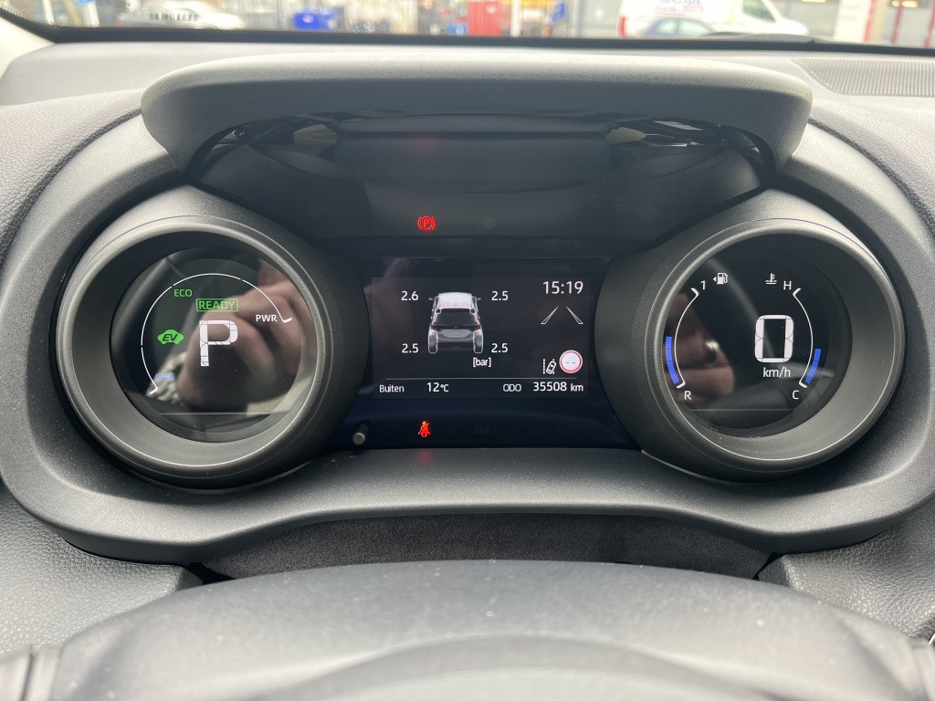 Toyota Yaris | net binnen | 1.5 hyb. dynamic | camera | apple carplay |