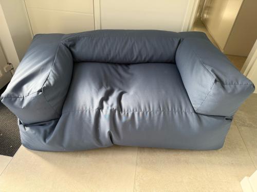 Leuke blauwe zitzakbank te koop!