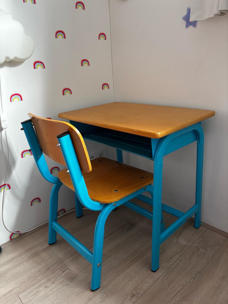 Bureau / tafeltje / schoolset met stoeltje hout met blauw aluminium