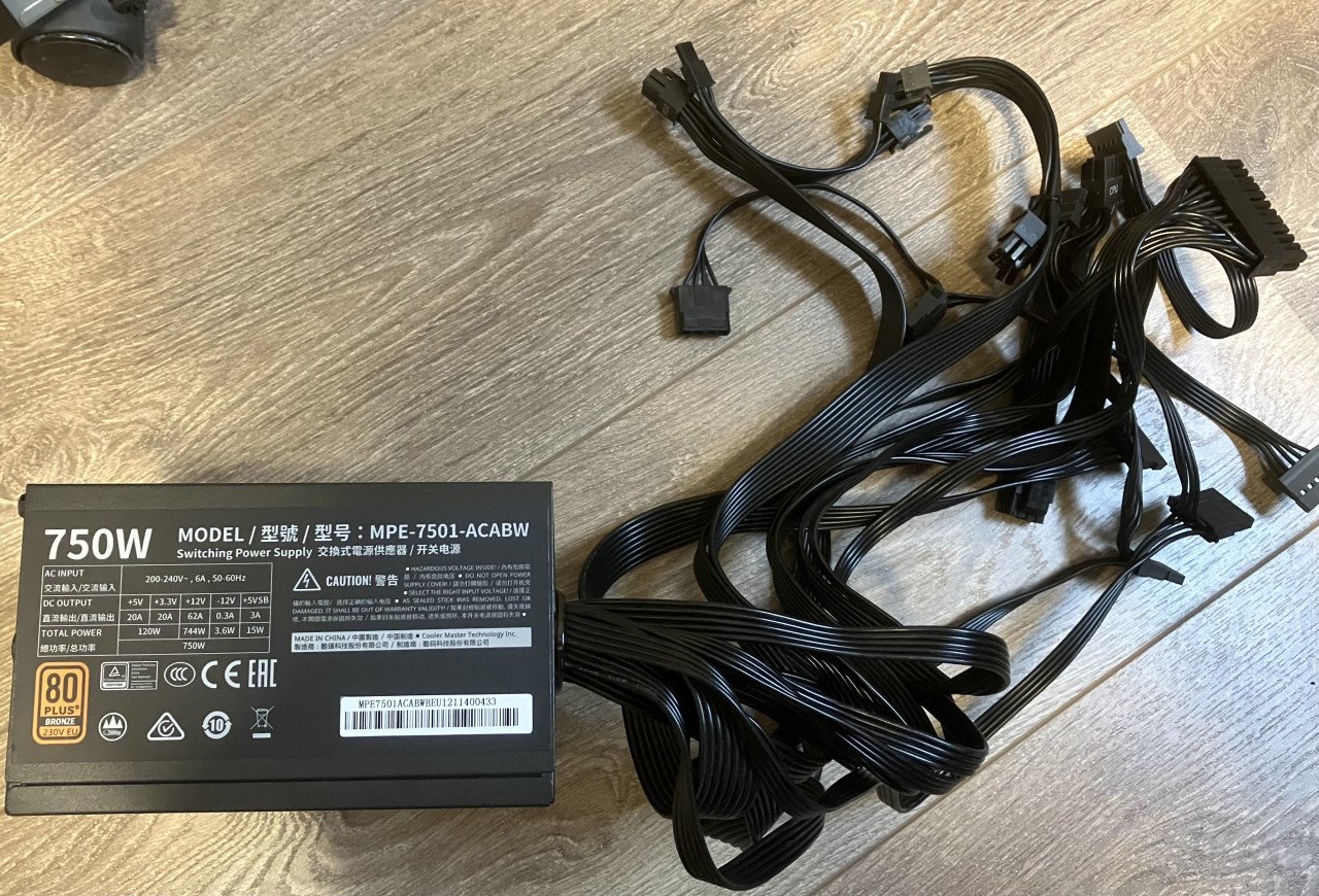 Coolermaster 750 Watt voeding