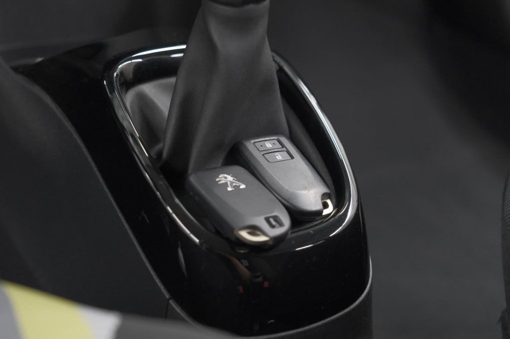 Peugeot 108 1.0 e-vti allure | unieke kilometerstand | camera | climate con