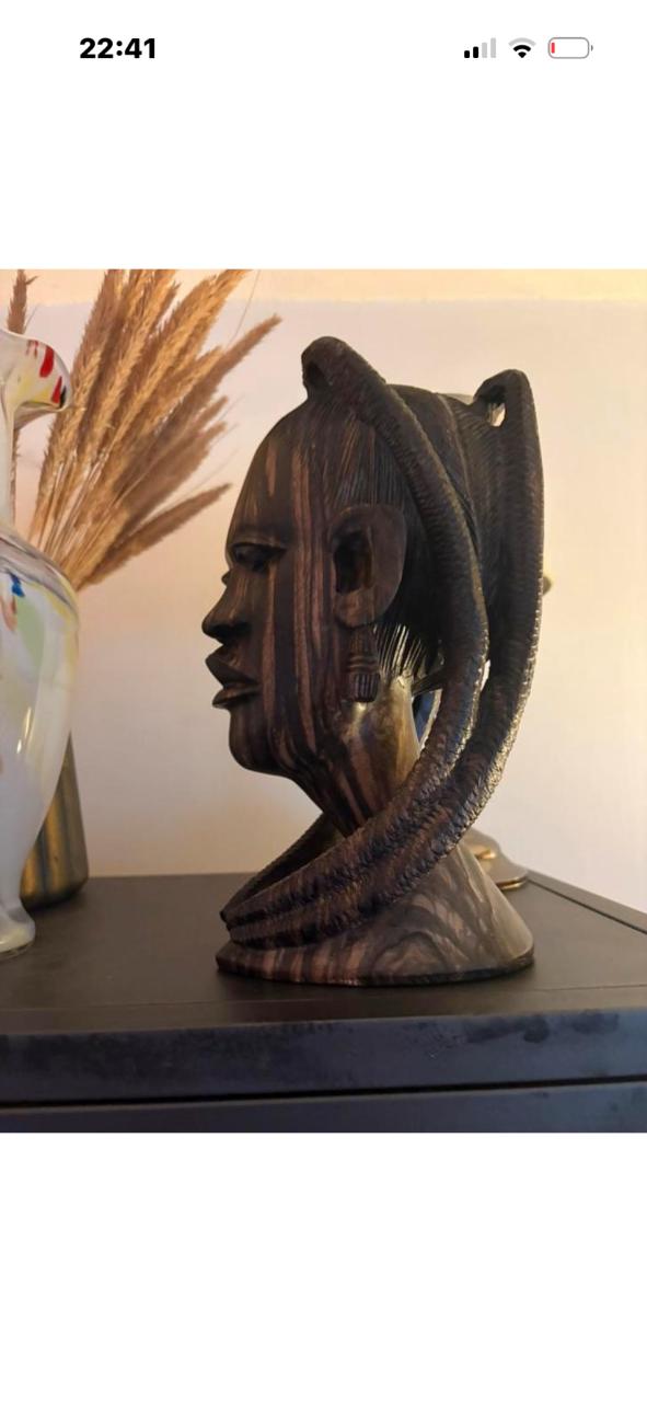 Buste van ebbenhout, Afrikaanse vrouw