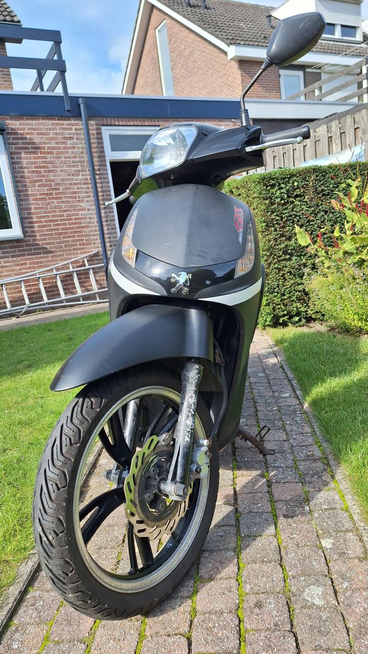 Scooter Peugeot Tweet te koop.