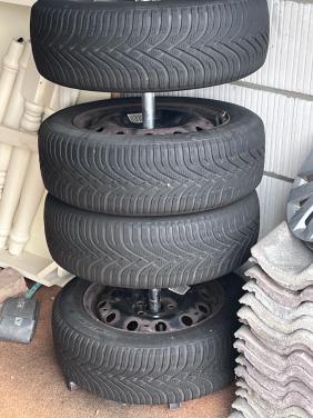 Winterbanden op stalen velg + wieldoppen