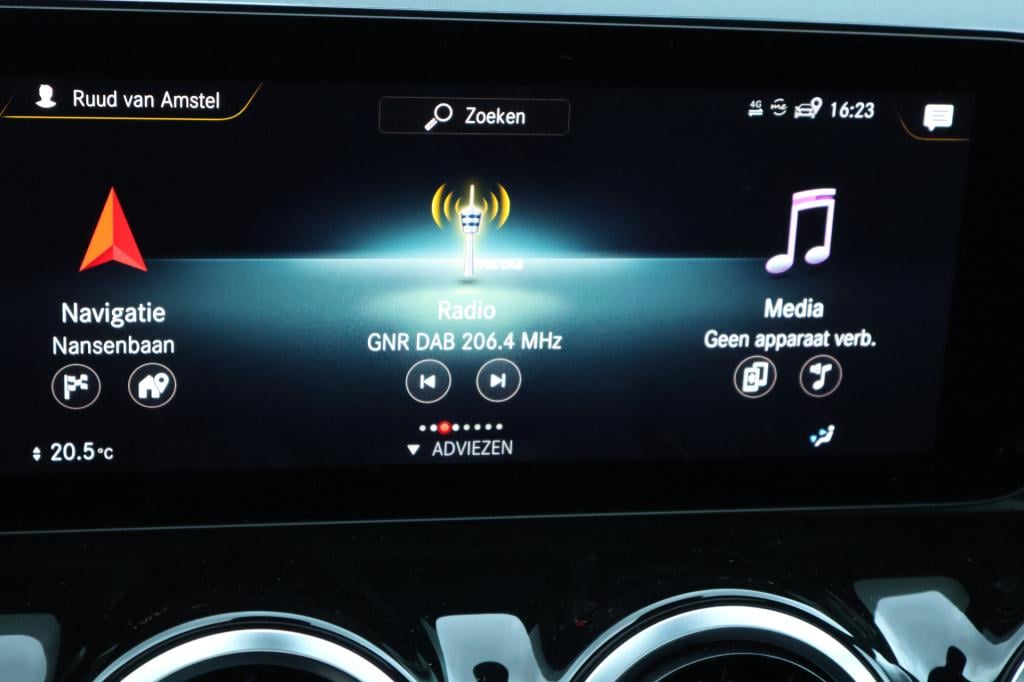 Mercedes-Benz Gla-klasse amg 35 4matic i panoramadak i mbux l spiegelpakket