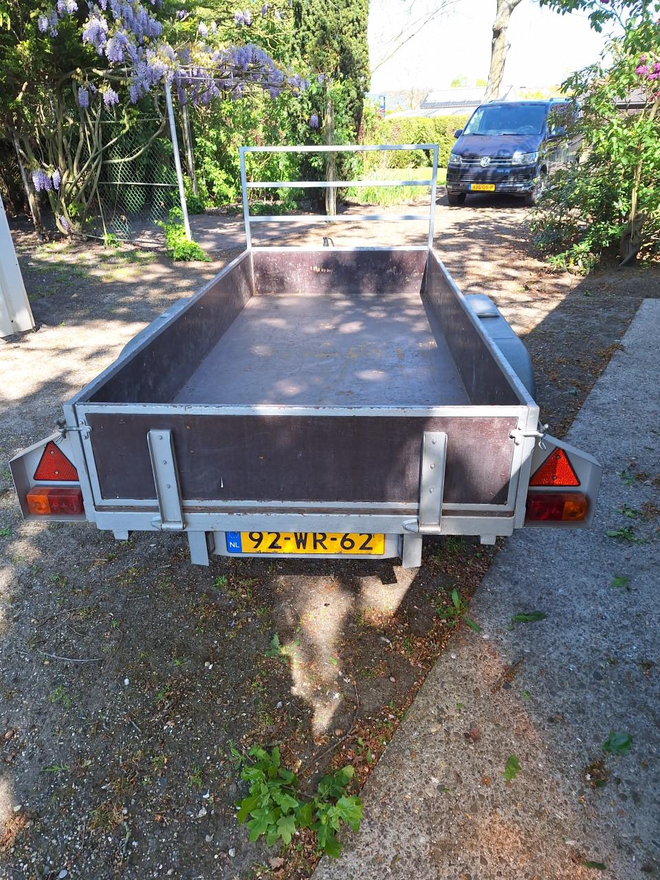 Hapert  dubbel as aanhangwagen geremd