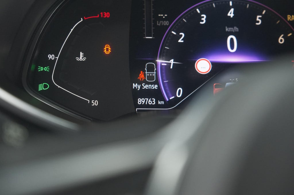 Renault Clio tce 100 intens | parkeersensoren | apple carplay | climate con