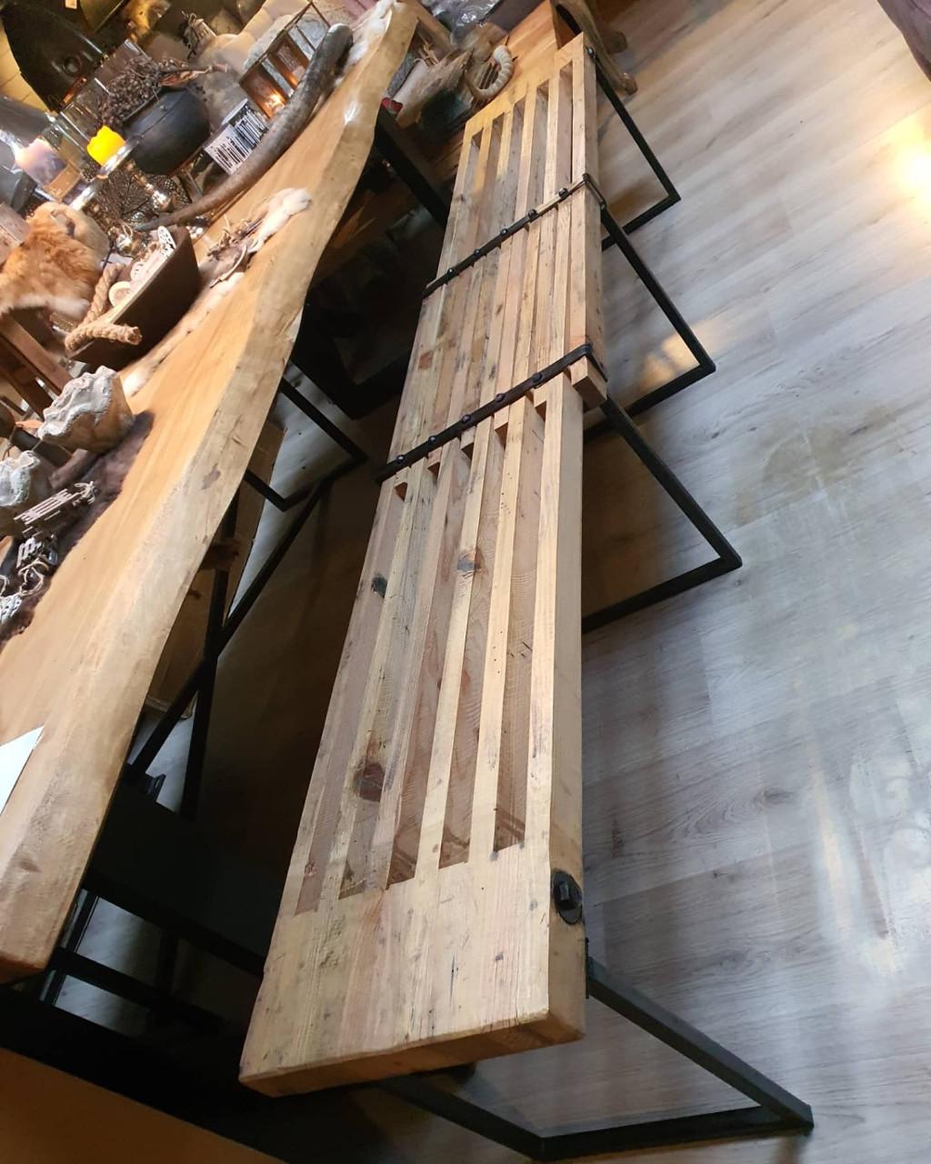 SCHITTERENDE NACHTKASTJES OLD WOOD MAAR OOK MOOIE TAFELTJES VOOR NAAST BED