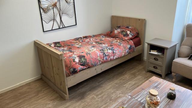 Bed eenpersoonsbed hout