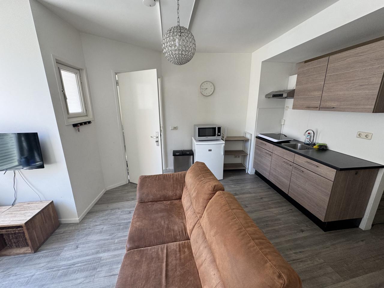 Per 1 augustus te huur: Nette studio in hartje Middelburg | Studio for rent