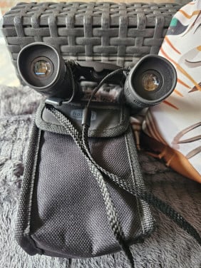 Kleine krachtige rubberen homeij verrekijker 10 x 25....