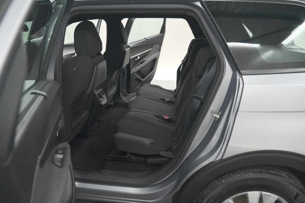 Peugeot 5008 puretech 130 eat8 active pack | 7 zitplaatsen | camera | apple